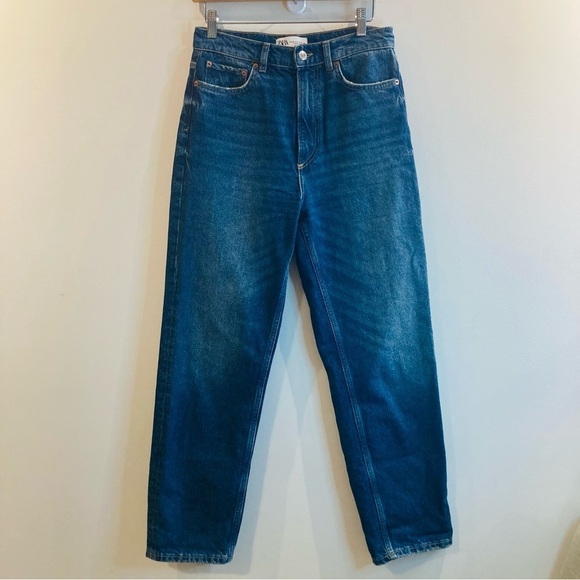 ZARA Sz 4 Mid Wash Boyfriend Style Light Wiskering High Rise Jeans - Picture 1 of 11